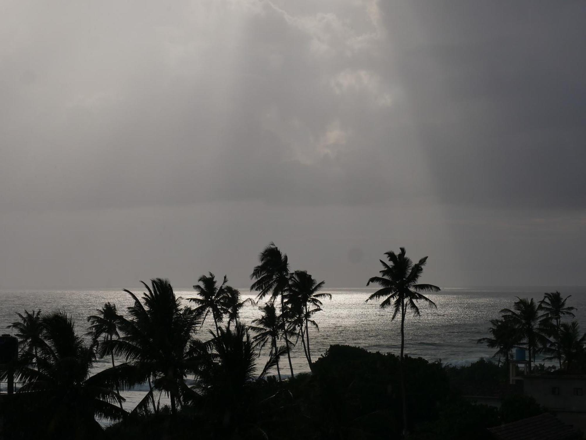 Sky Mountain Cafe With Seaview Bed and Breakfast Weligama Exteriör bild