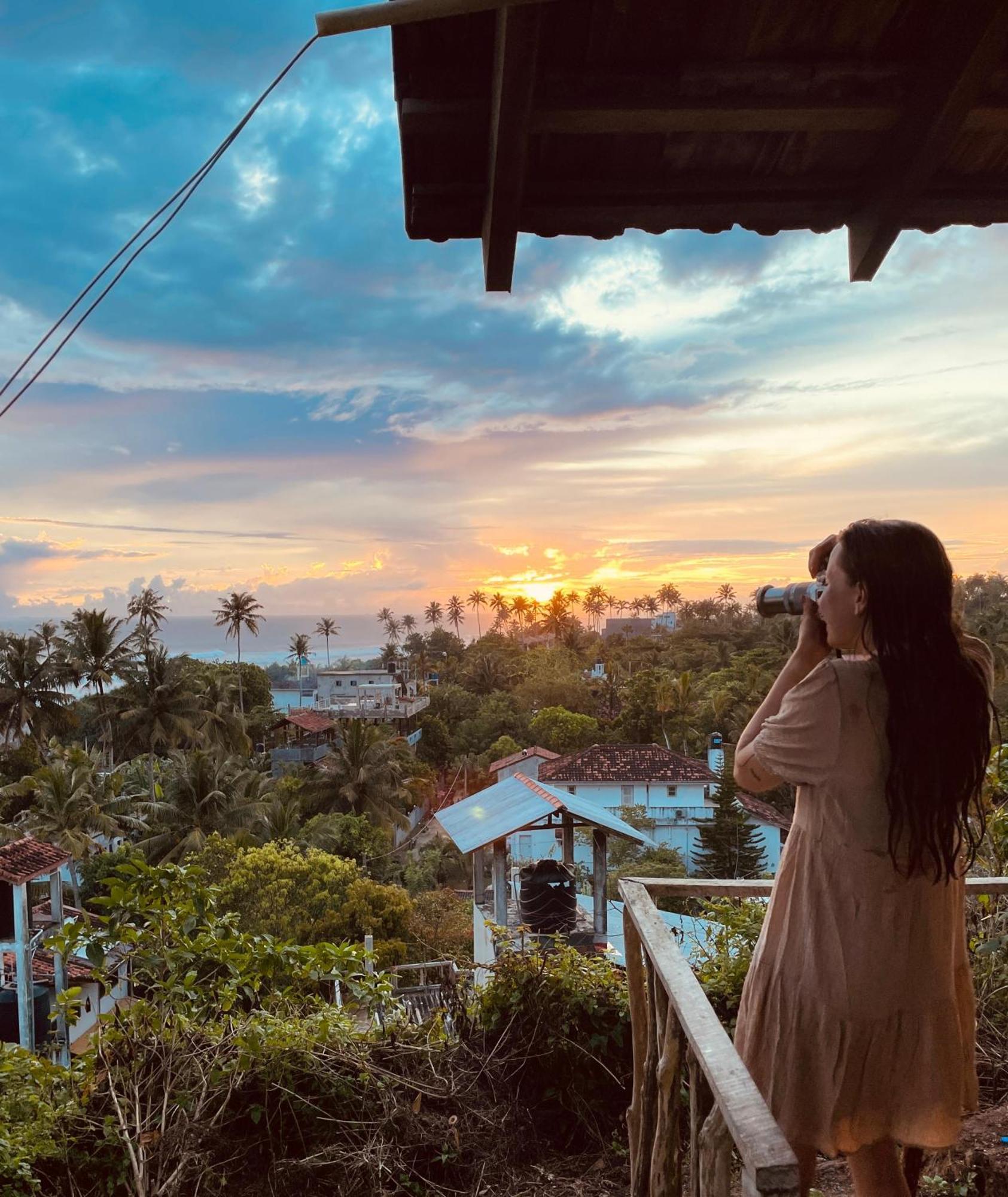 Sky Mountain Cafe With Seaview Bed and Breakfast Weligama Exteriör bild