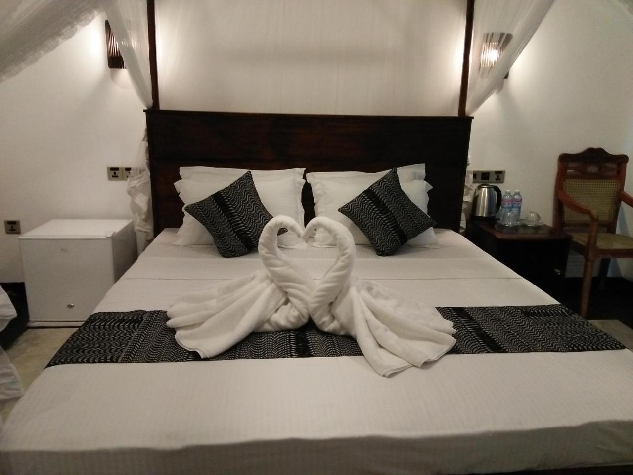 Sky Mountain Cafe With Seaview Bed and Breakfast Weligama Exteriör bild