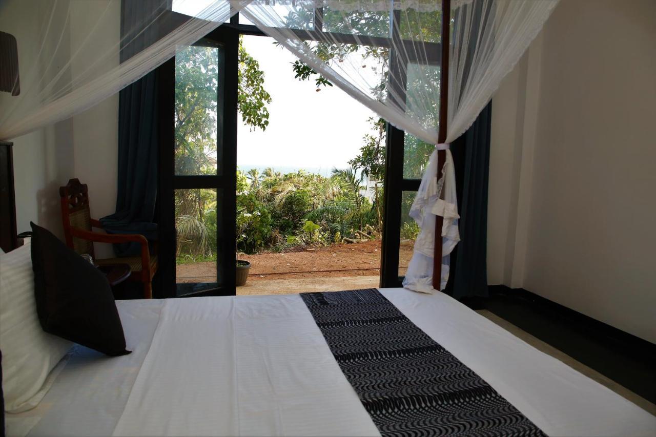 Sky Mountain Cafe With Seaview Bed and Breakfast Weligama Exteriör bild