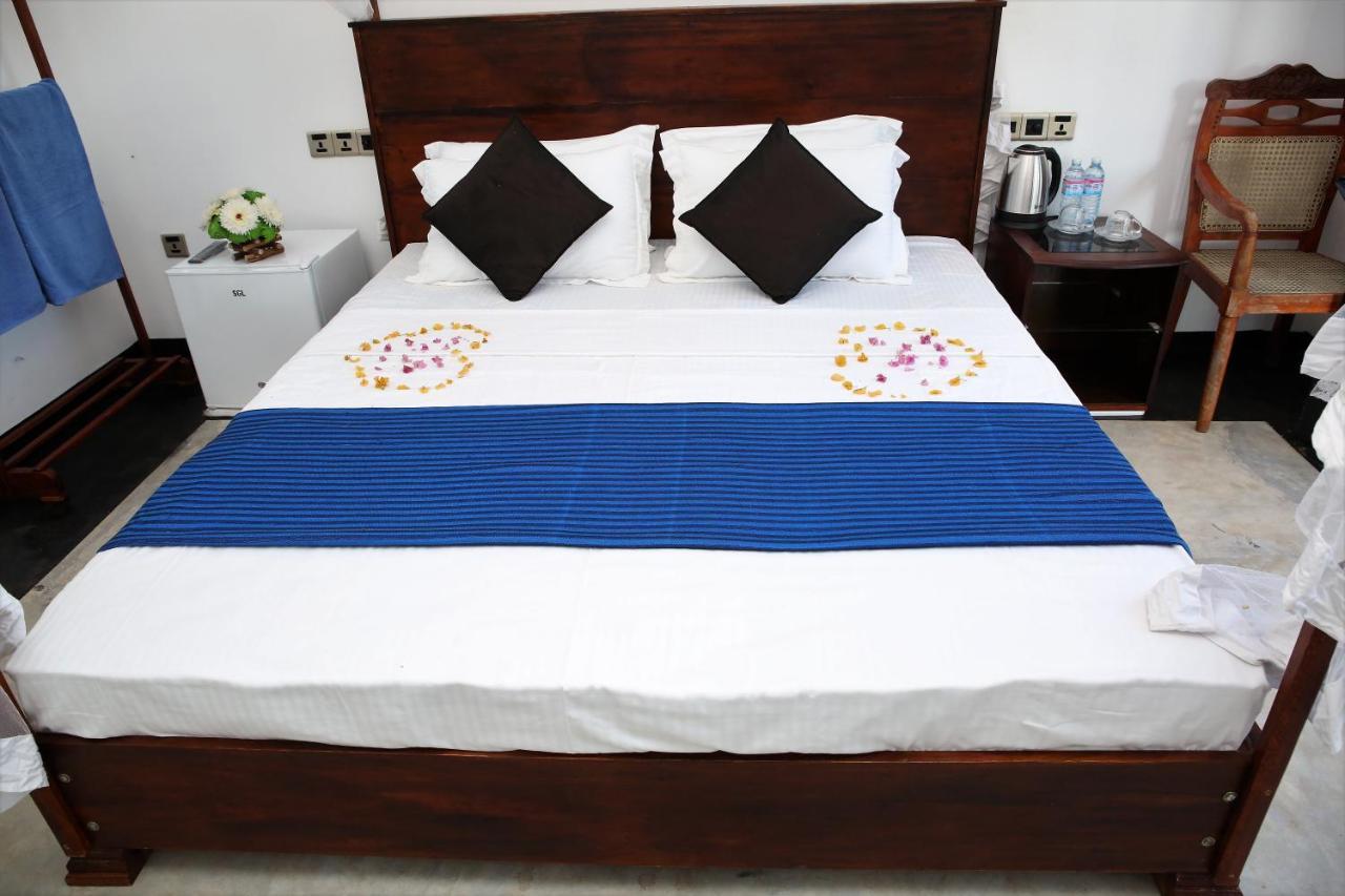 Sky Mountain Cafe With Seaview Bed and Breakfast Weligama Exteriör bild