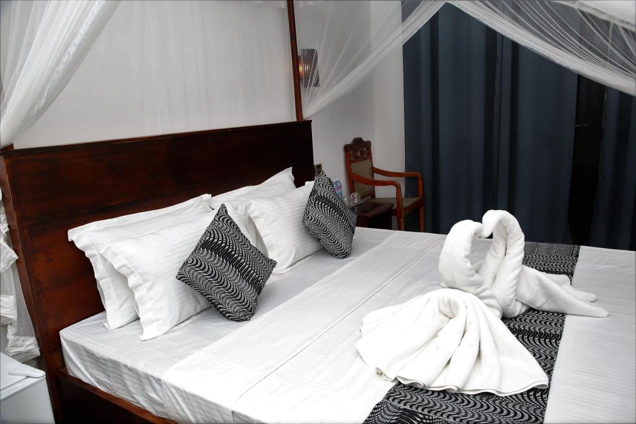 Sky Mountain Cafe With Seaview Bed and Breakfast Weligama Exteriör bild